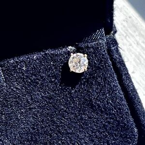 .62k 5.5mm color G natural diamond excellent cut with paperwork